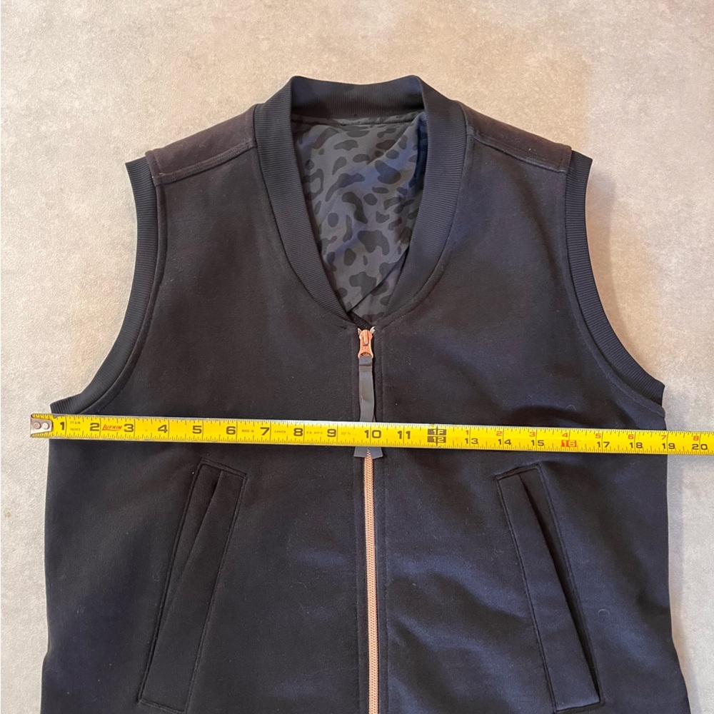 Lululemon Black Sleeveless VEST. Black. SMALL. Cozy Soft Minimalist Layering - Picture 4 of 8